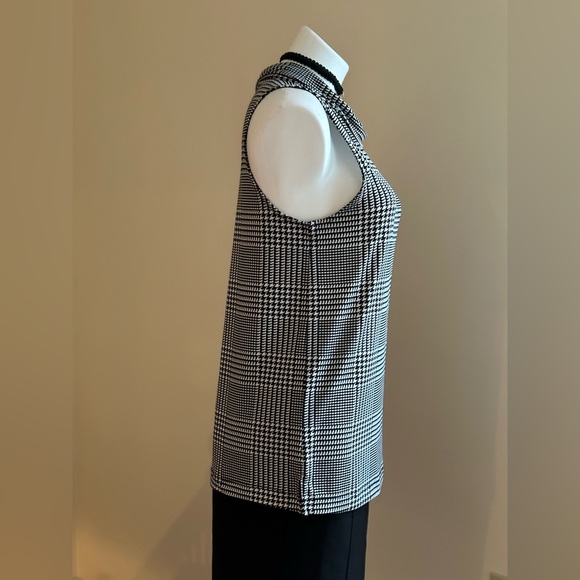 Banana Republic Silky Black & White Sleeveless folded Collar  Top SZ M Good Cond - Picture 4 of 7